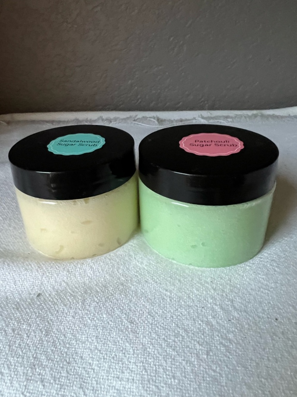 Sandalwood & Patchouli Sugar Scrub Duo - Yellow & Light Green - Picture 2 of 8